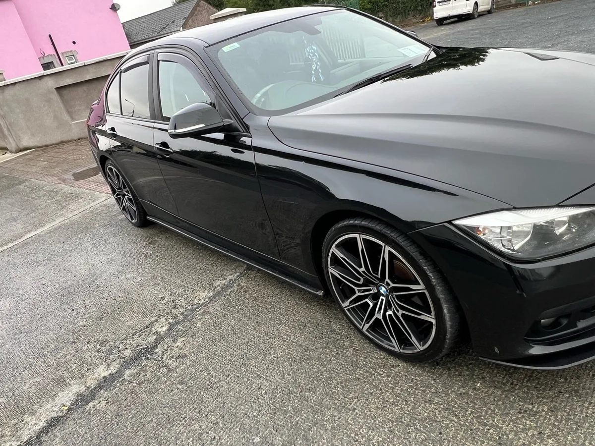 BMW 320 - Image 3