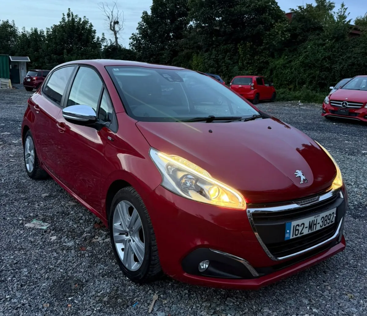 Peugeot 208  2016  1.2 PureTech - Image 1