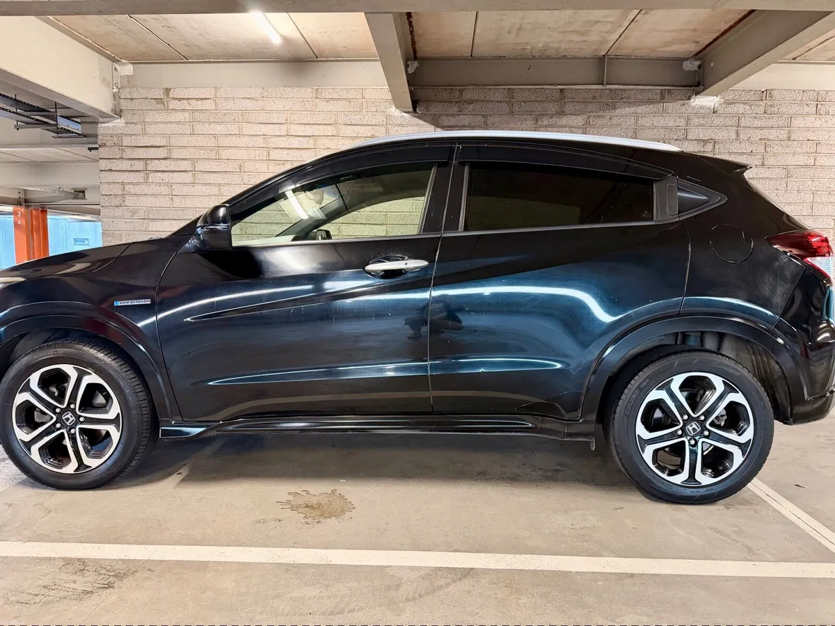 Honda Vezel 2016 Hybrid. TOP Spec. NCT 4/2028 - Image 3