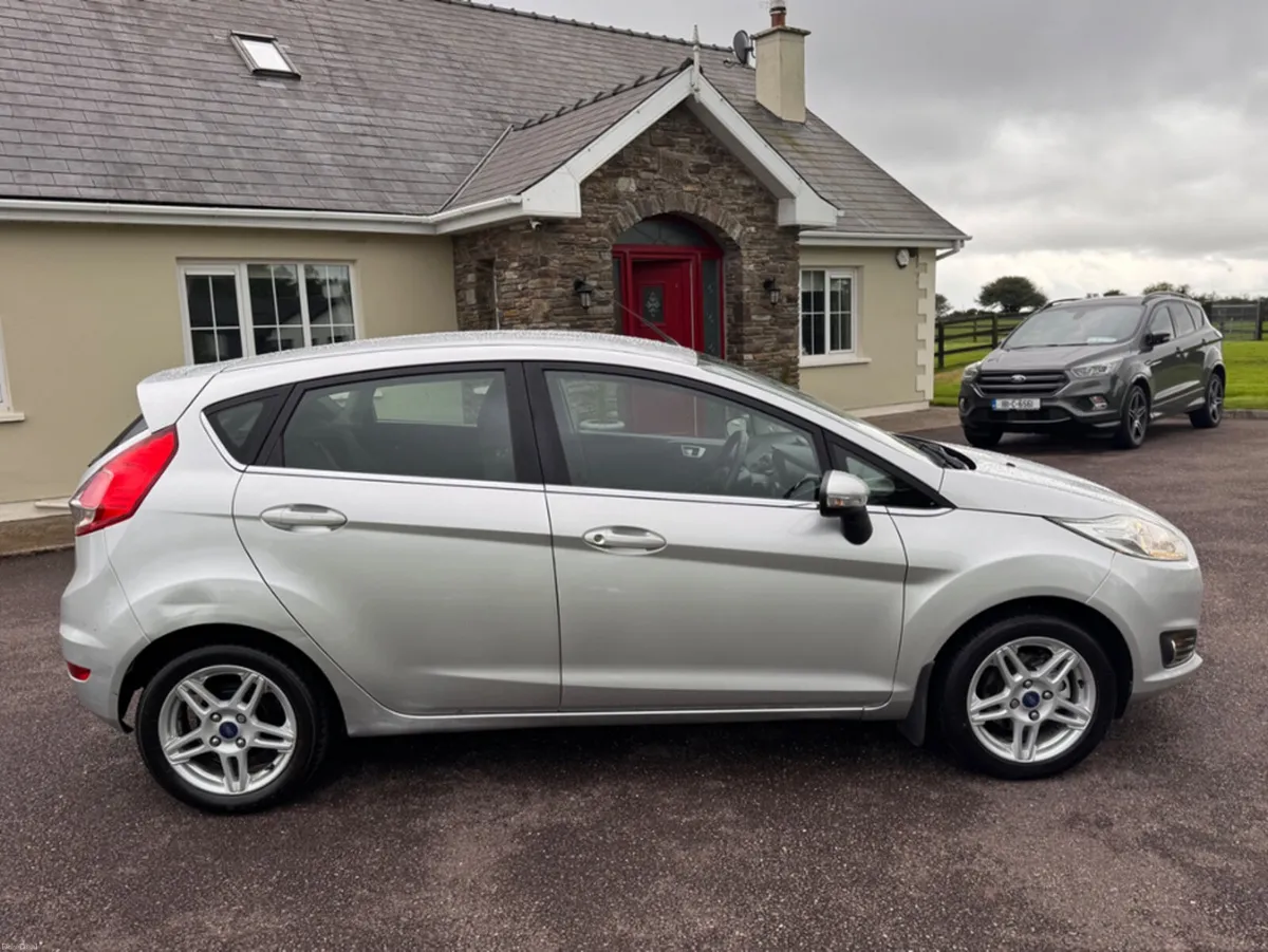Ford Fiesta TITANIUM 1.25 60PS M5 4 MCA 4DR - Image 6