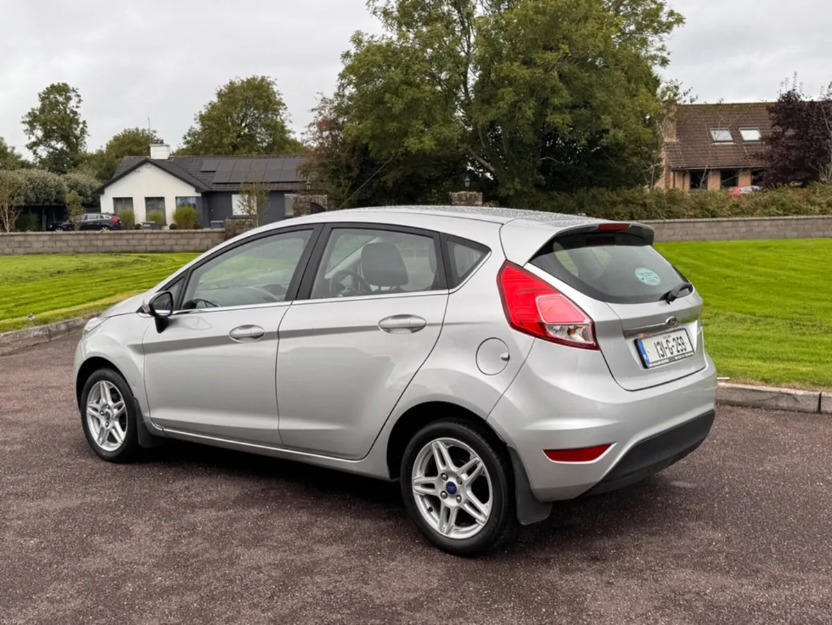 Ford Fiesta TITANIUM 1.25 60PS M5 4 MCA 4DR - Image 4