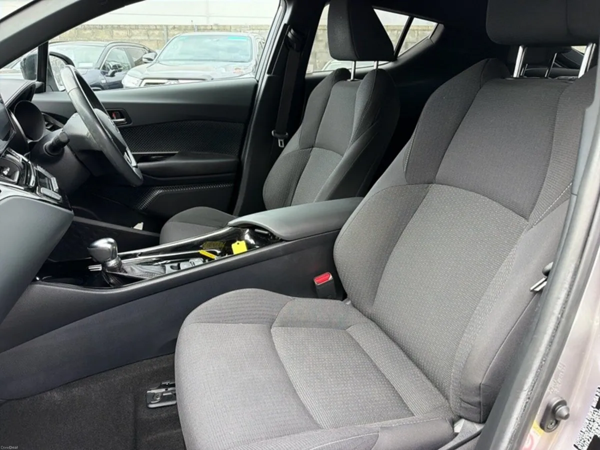 Toyota C-HR HYBRID SPORT // REAR CAMERA // BLUETOO - Image 6
