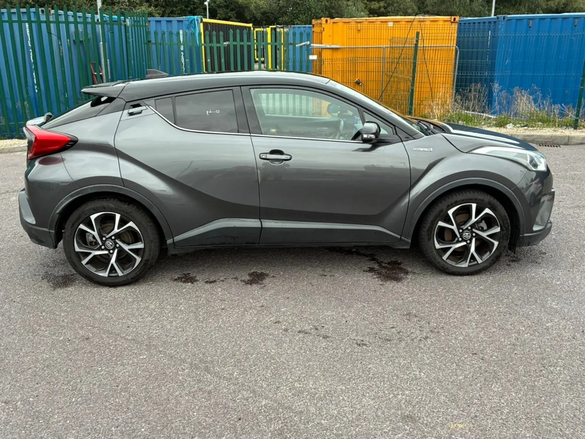 Toyota C-HR 2017 - Image 5
