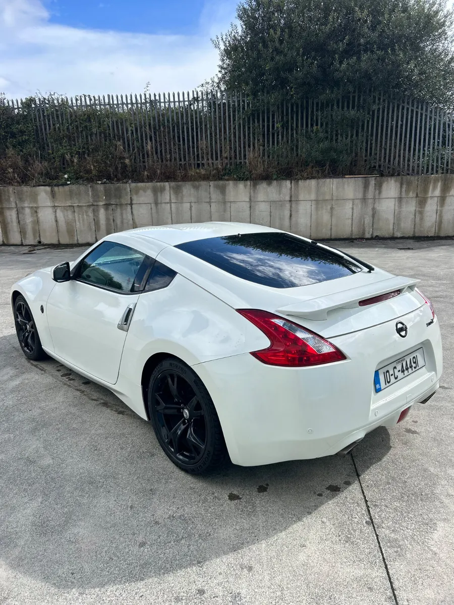 Nissan 370Z 2010 - Image 2
