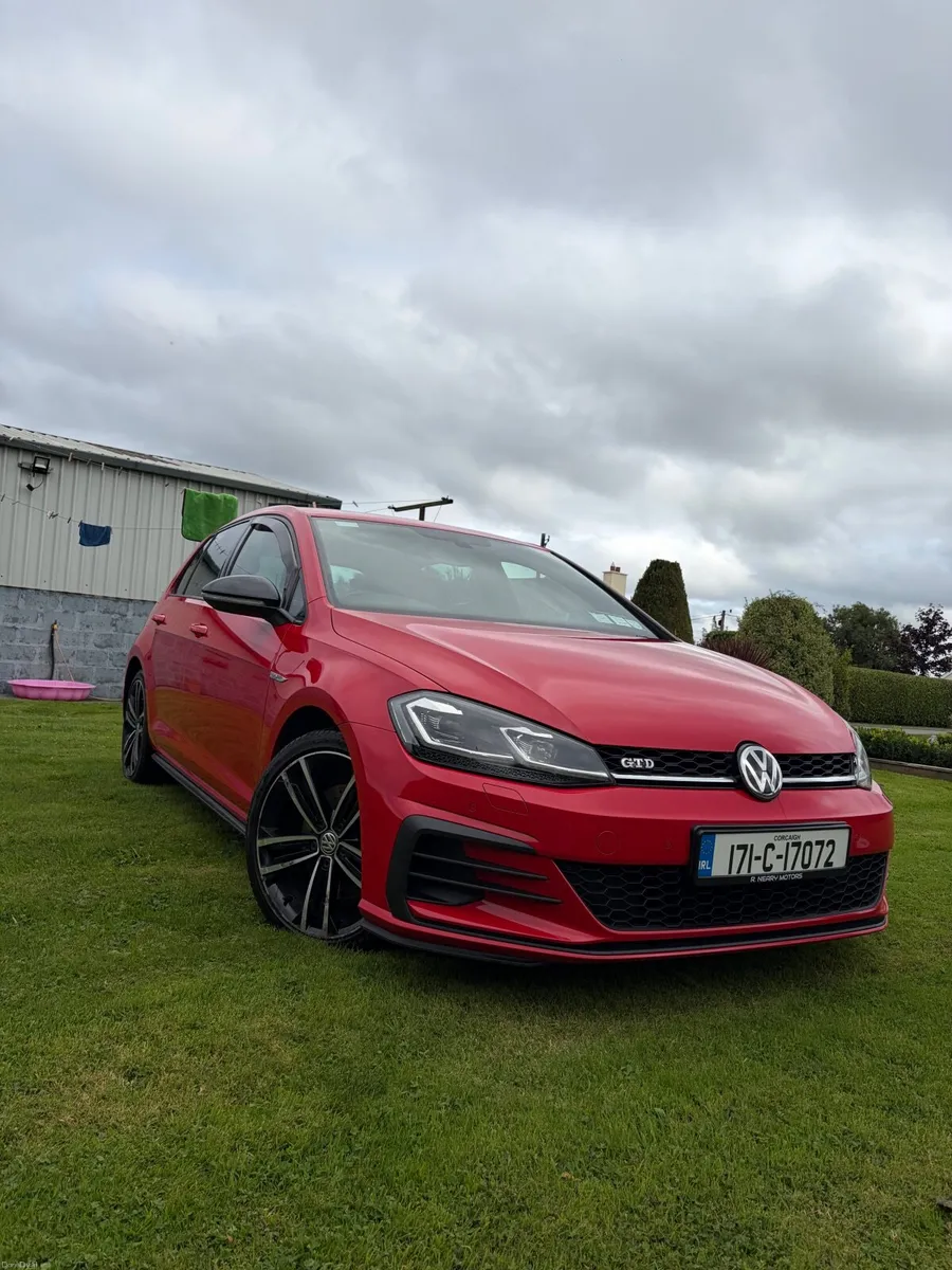 2017 Golf GTD Tornado Red - Manual - Image 2