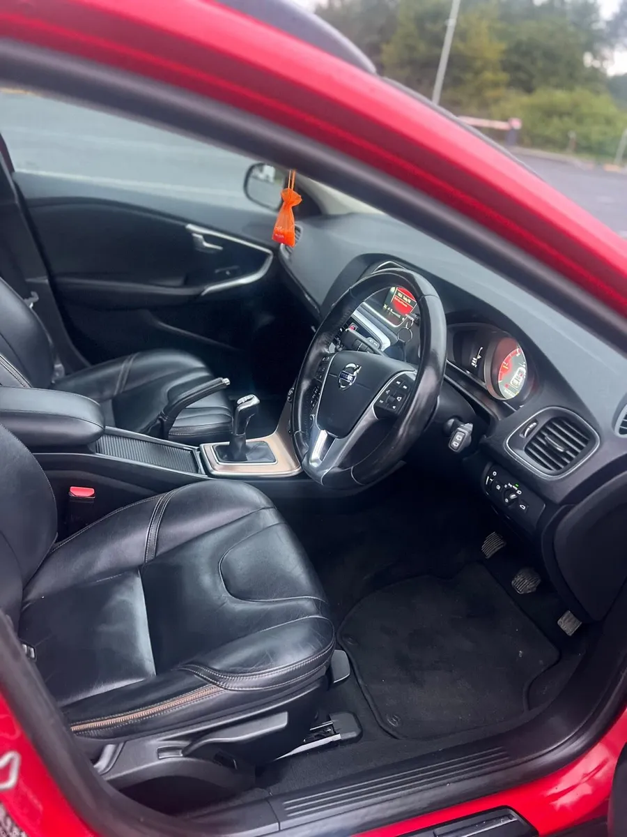 VOLVO V40 CROSS COUNTRY - Image 6