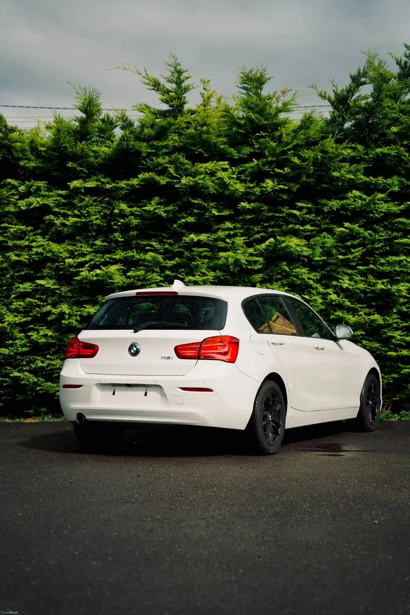 BMW 118i SE 2017 | Premium Hatchback - Image 3