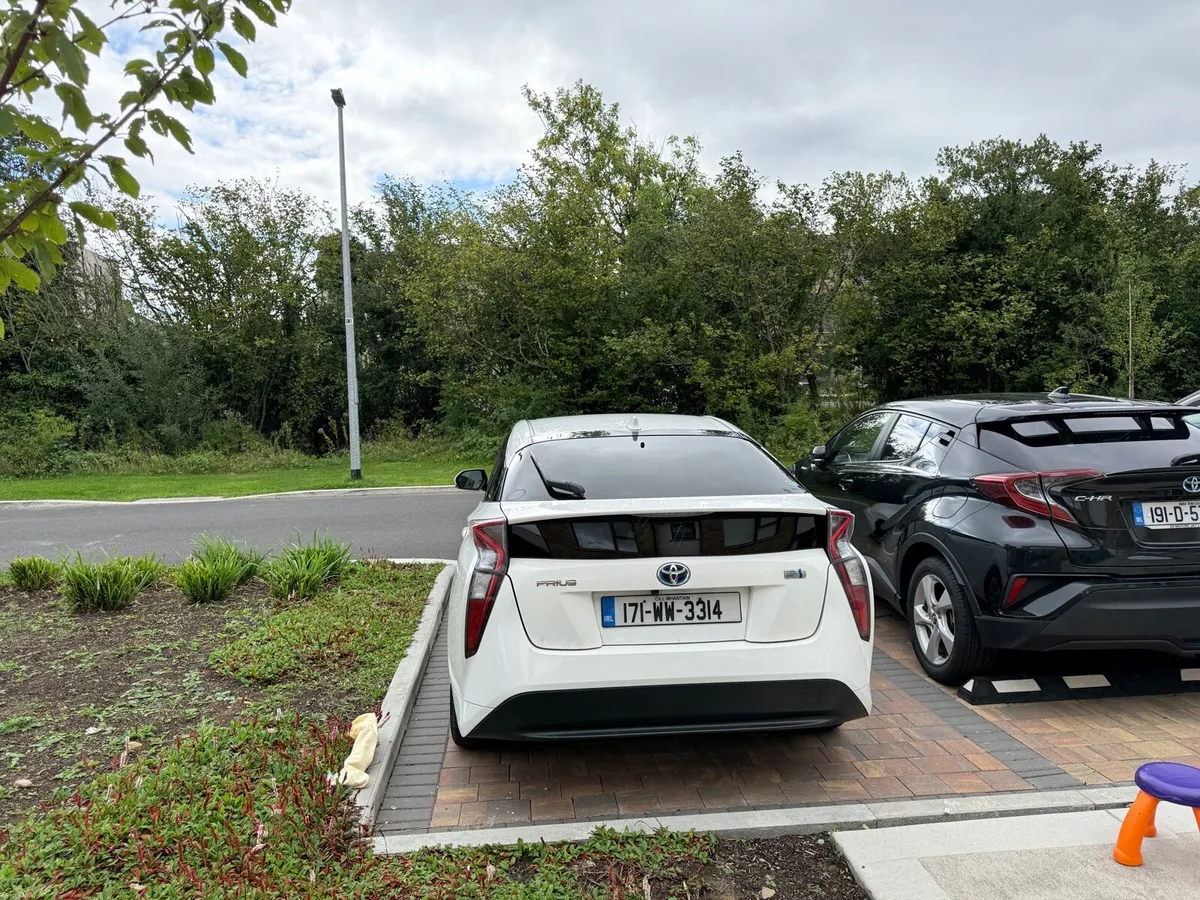 Toyota Prius 1.8L Hybrid 2017 - Image 4