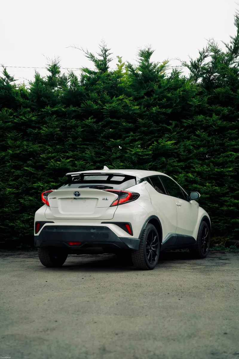 Toyota C-HR Hybrid 2017 | Stylish Hybrid SUV - Image 3