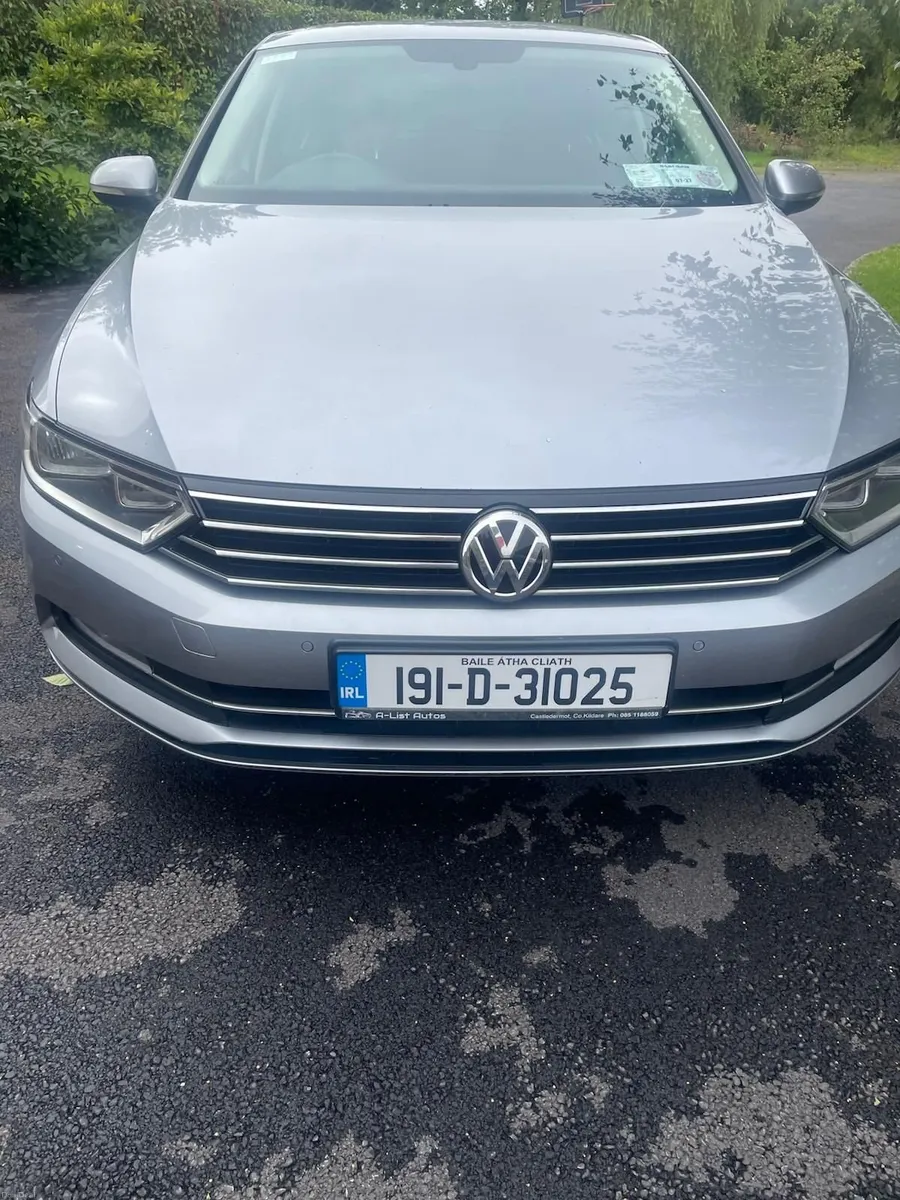 Volkswagen Passat 2019 - Image 2