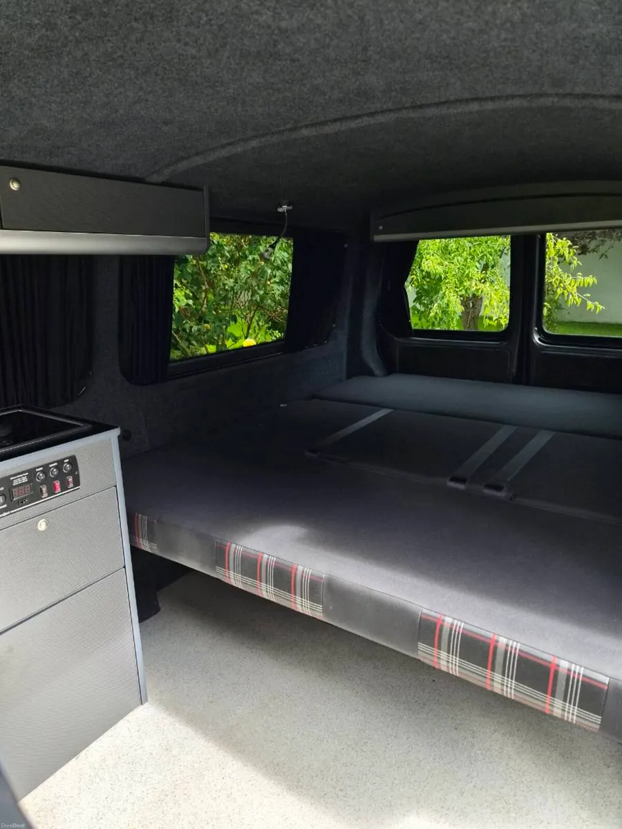 VW Transporter 5 seats Automatic Immaculate - Image 5