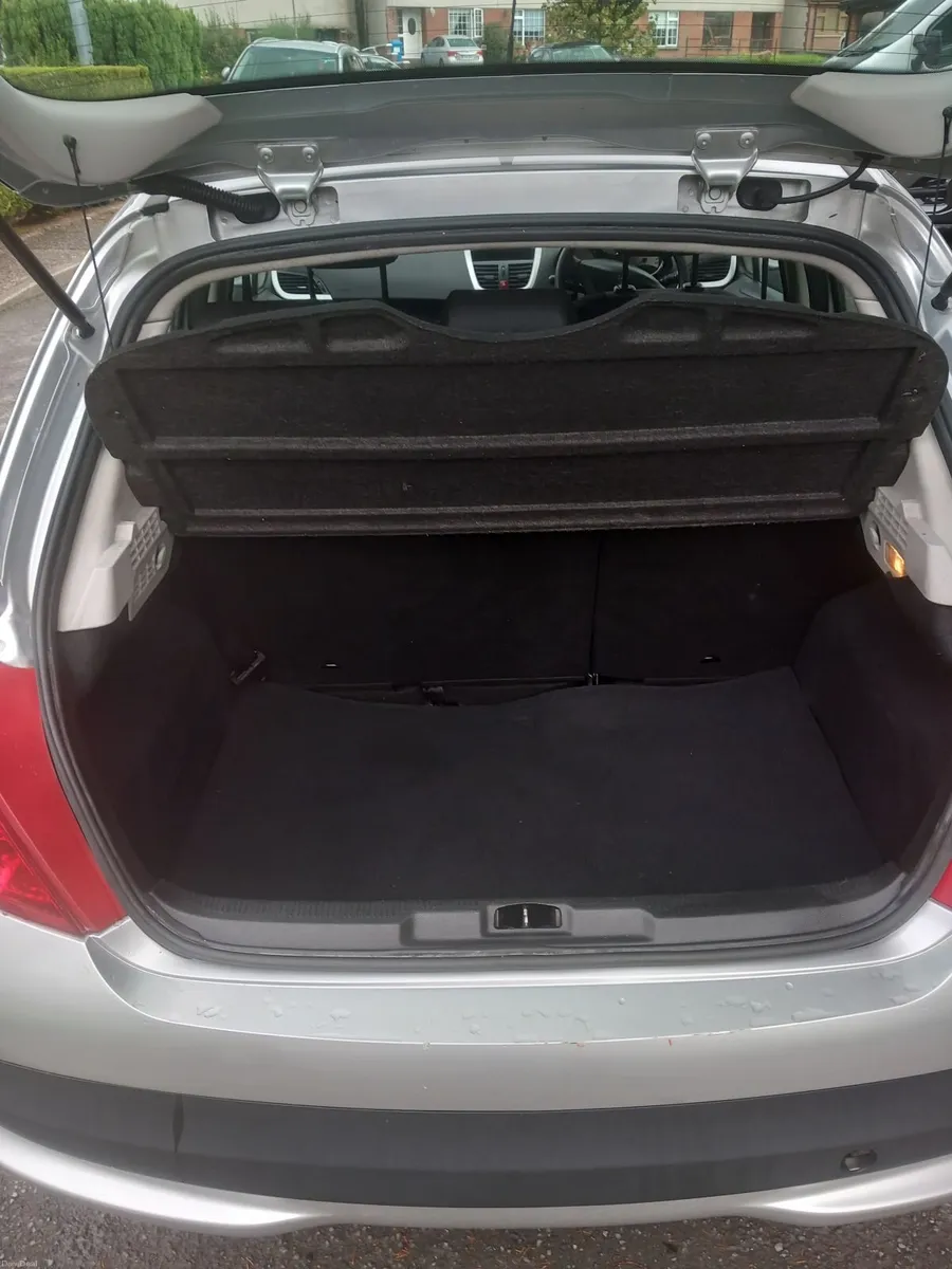 Peugeot 207 2011 - Image 5