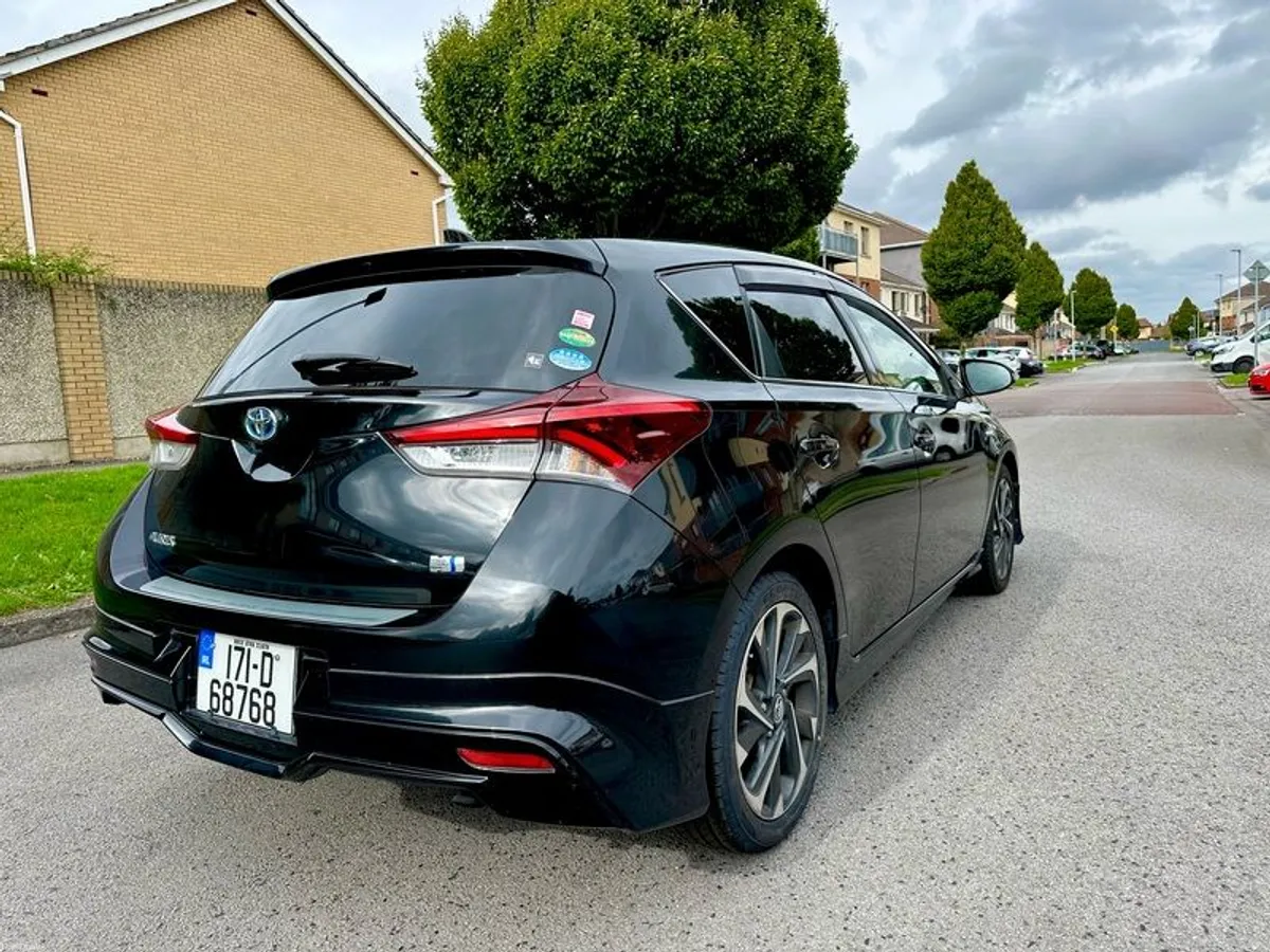 2017 Toyota Auris - Hybrid G Package - Image 6