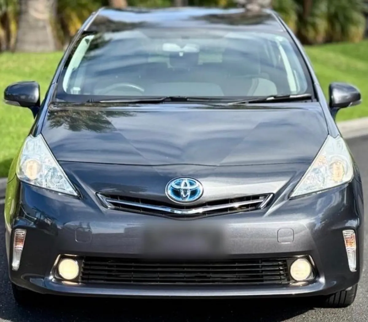 Toyota Prius alpha 7 seater - Image 1