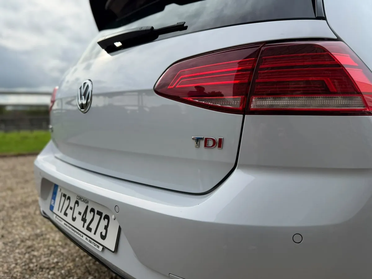 2017 Volkswagen Golf R Line - Image 4