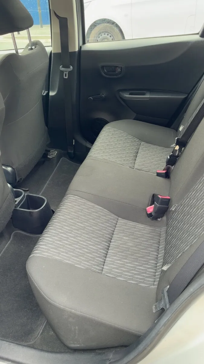 Toyota Yaris 2013 - Image 4