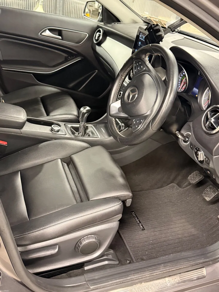 Mercedes-Benz GLA 2017 - Image 4