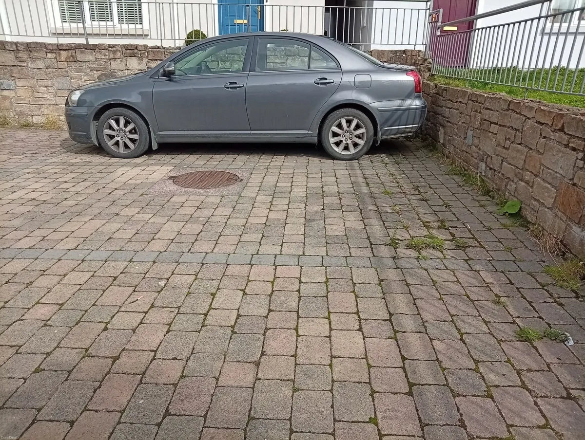 Toyota Avensis 2006 - Image 1