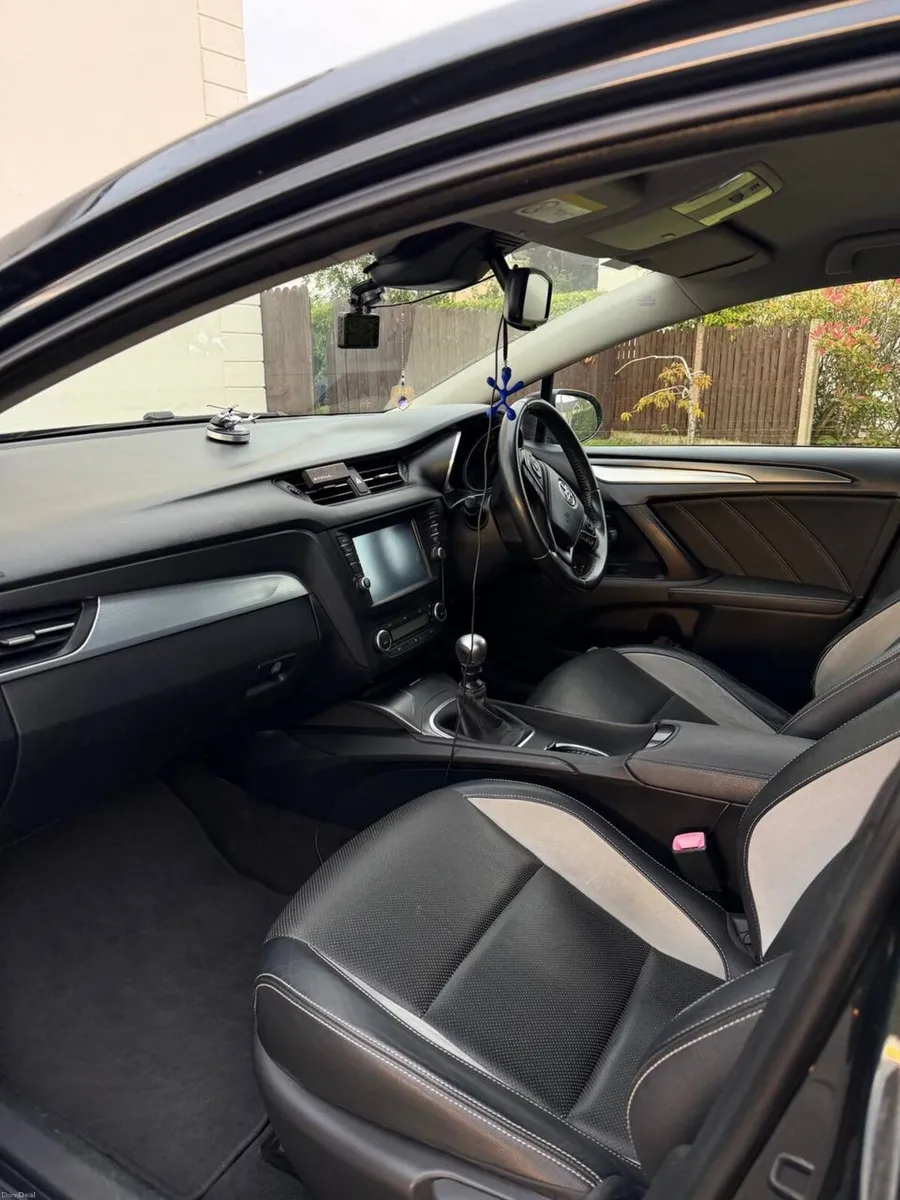 Toyota Avensis - Image 6