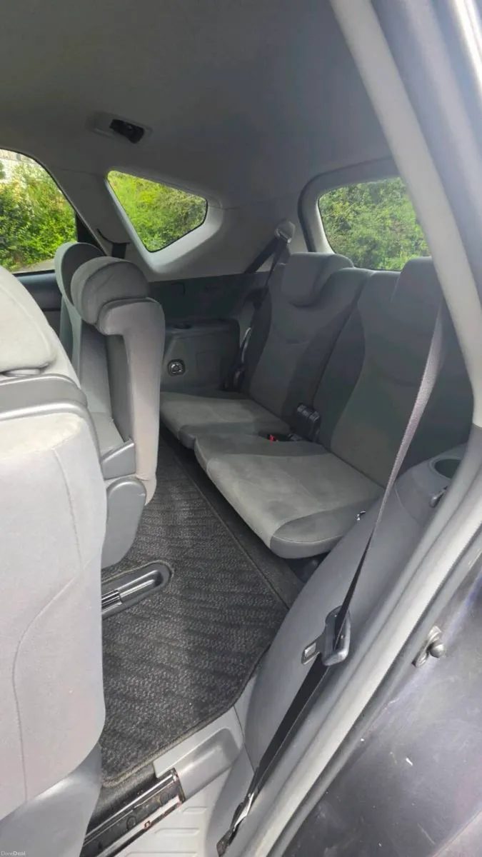 Toyota Prius 7 seater, 1.8 automatic - Image 6