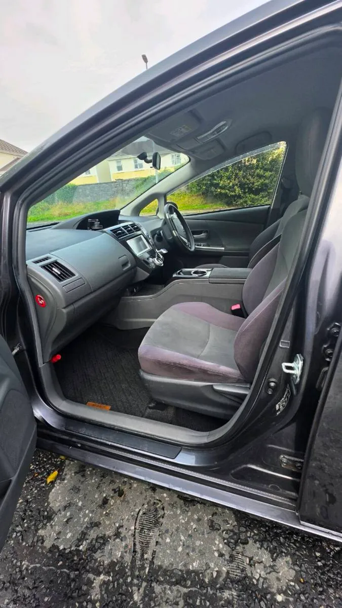 Toyota Prius 7 seater, 1.8 automatic - Image 4