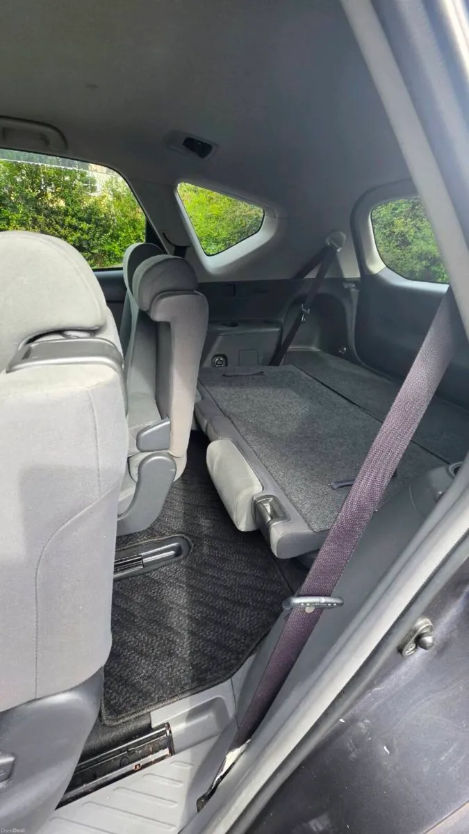 Toyota Prius 7 seater, 1.8 automatic - Image 5