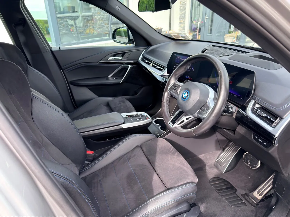 BMW iX 2023 - Image 4