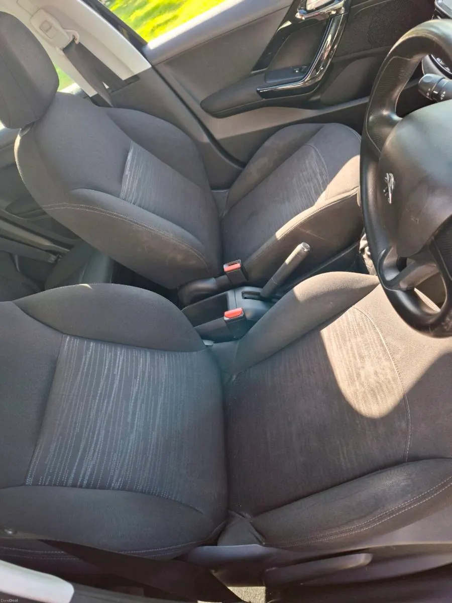 Peugeot 208 - Image 6