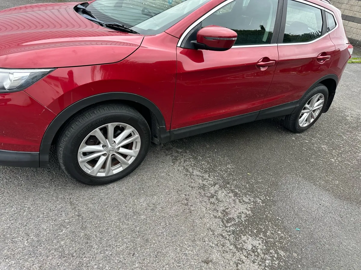 Automatic 2016 Nissan Qashqai 1.2 petrol - Image 6