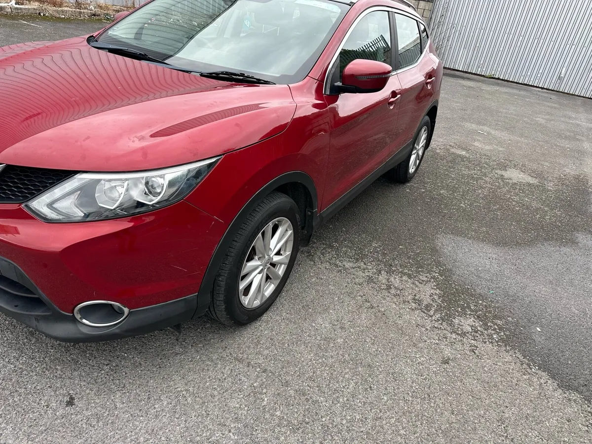 Automatic 2016 Nissan Qashqai 1.2 petrol - Image 3