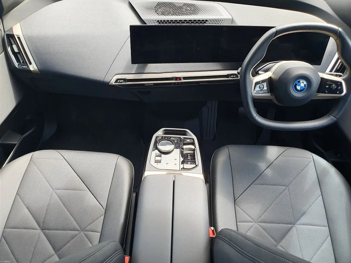 BMW iX xDrive40 M Sport - Image 4
