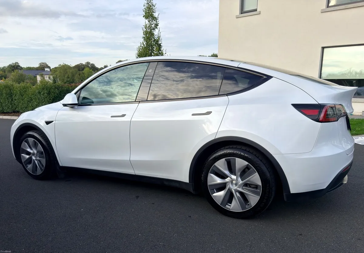 Tesla Model Y 2023 - Image 4