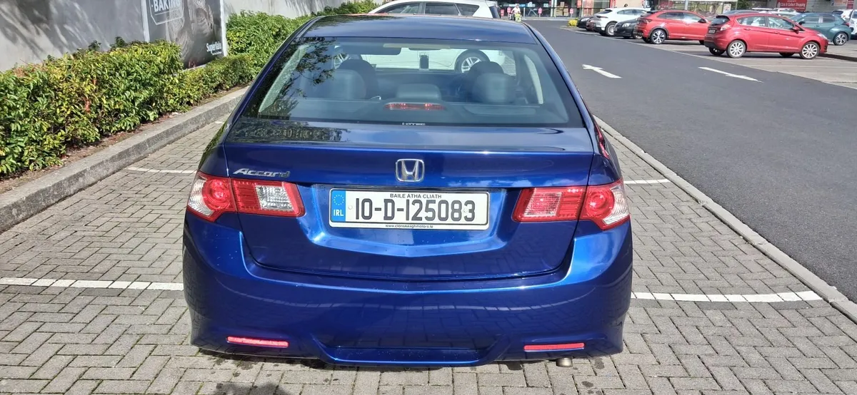 Honda Accord 2010 - Image 5
