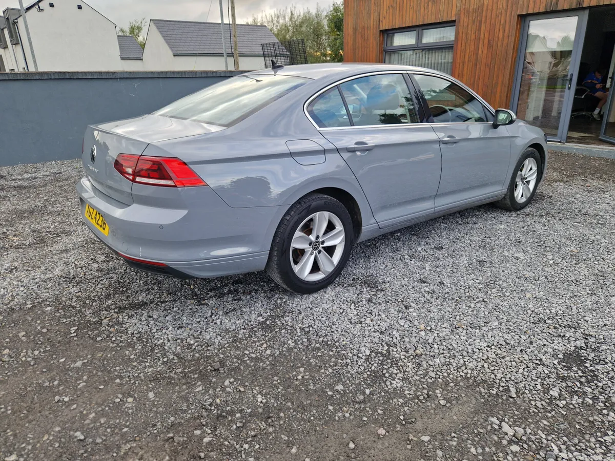 Volkswagen Passat 2022 - Image 6