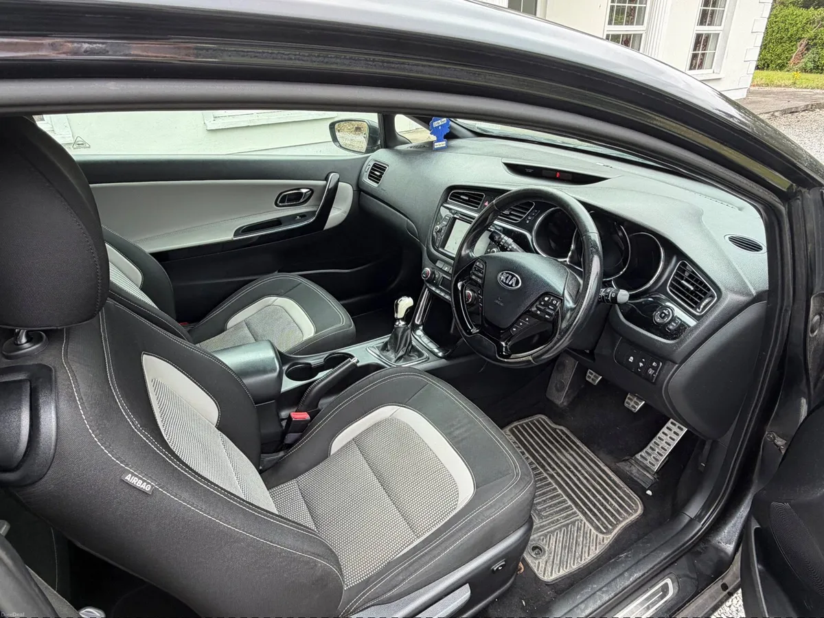 Kia ProCeed 2013 - Image 4