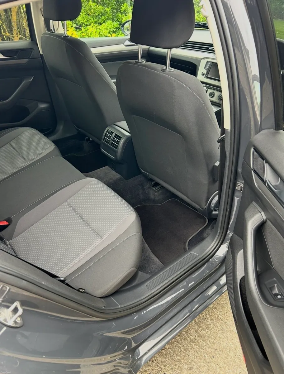 Car - Image 5