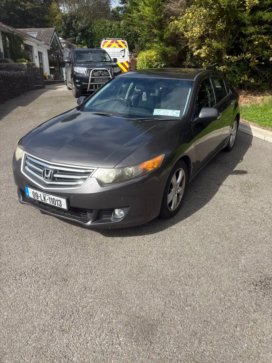 Honda Accord 2009 - Image 2