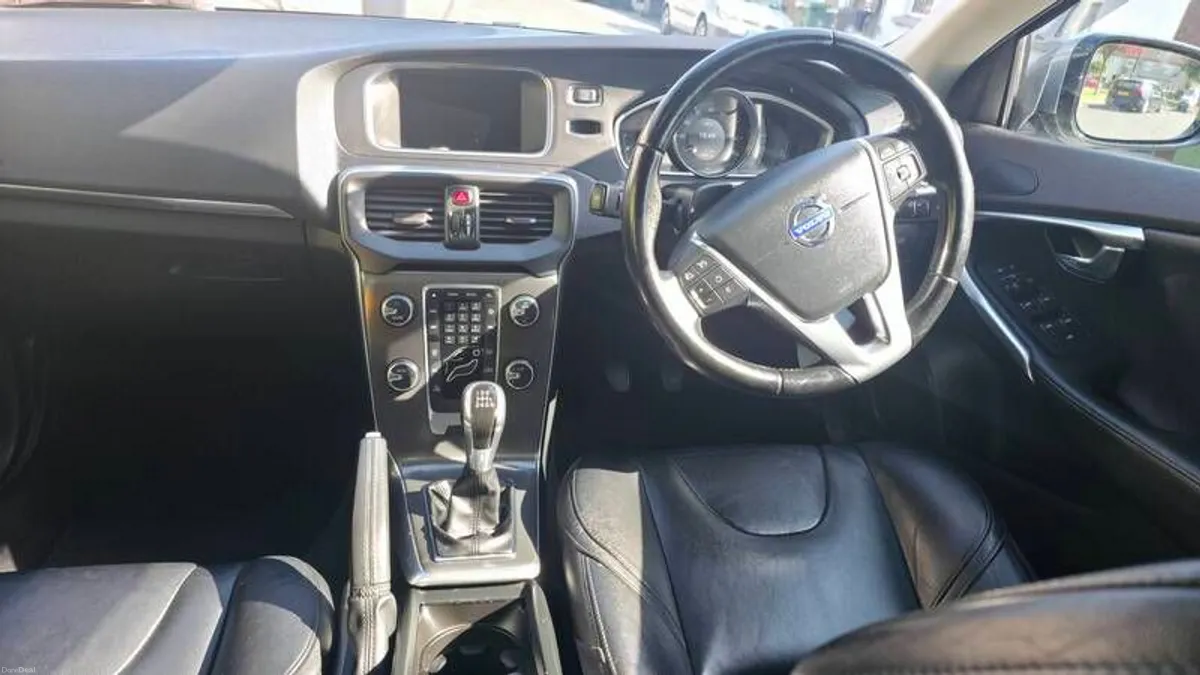 2015 Volvo V40 D3 5 cylinder 150hp - Image 3
