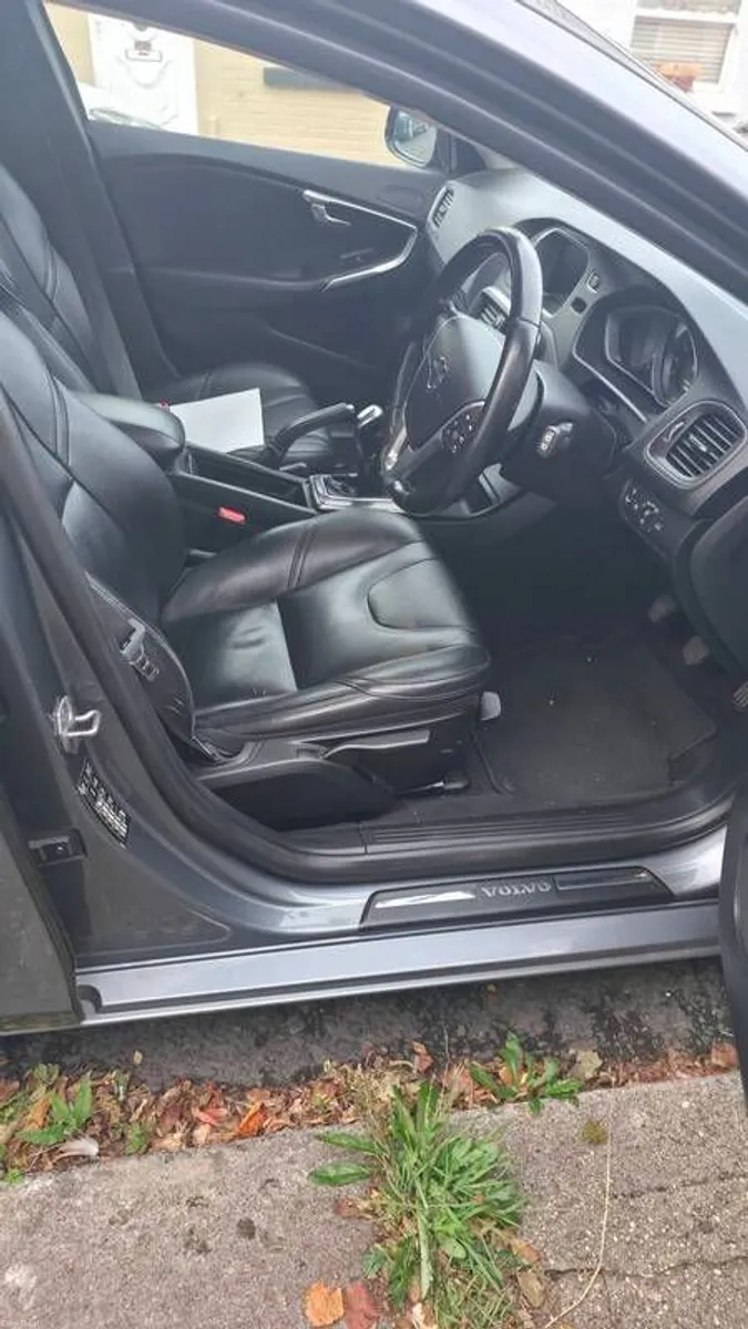 2015 Volvo V40 D3 5 cylinder 150hp - Image 5