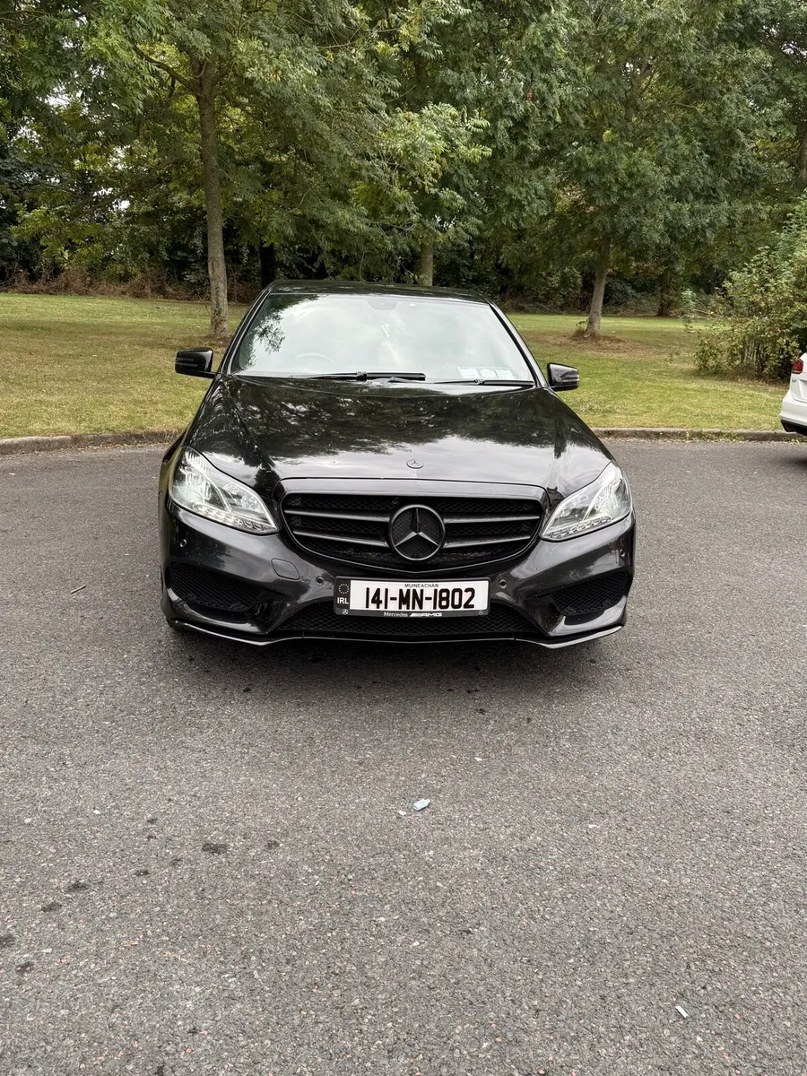 Mercedes Benz E220 AMG SPORT - Image 4