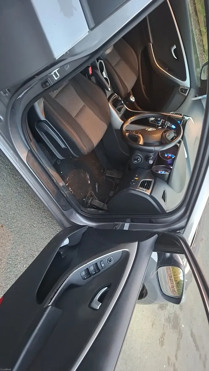Car - Image 2