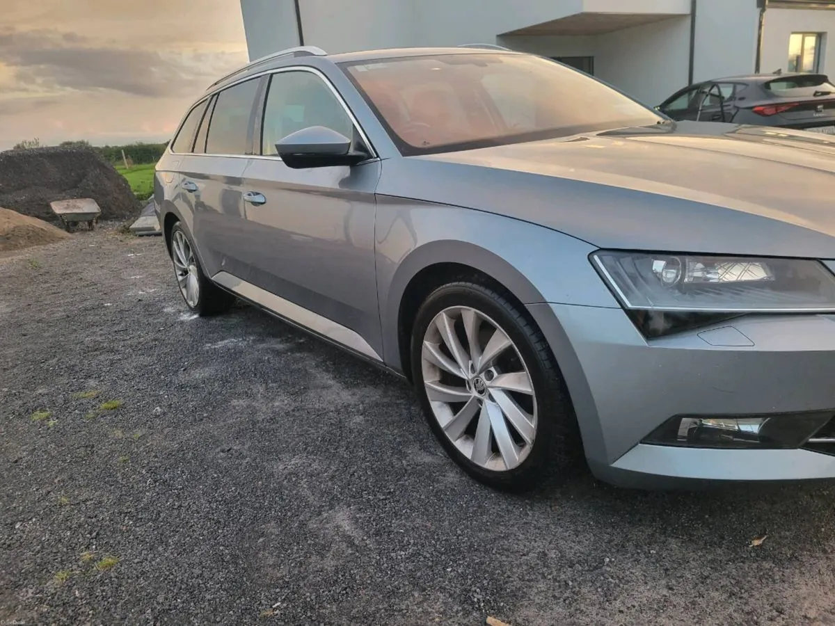 Skoda Superb (estate) - Image 2