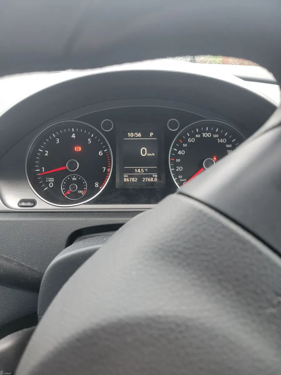 Volkswagen Passat 2014 - Image 2