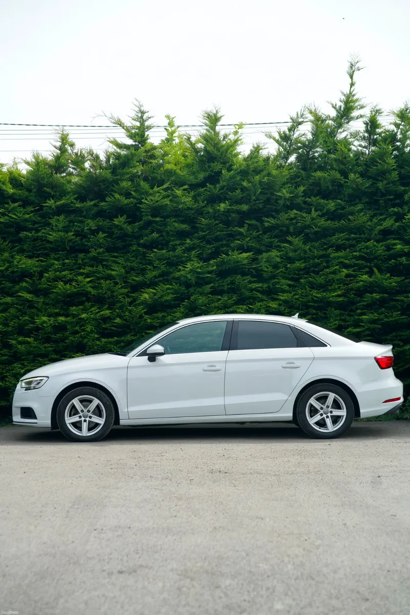 Audi A3 Sedan TFSI  S-TRONIC 2018 - Image 2