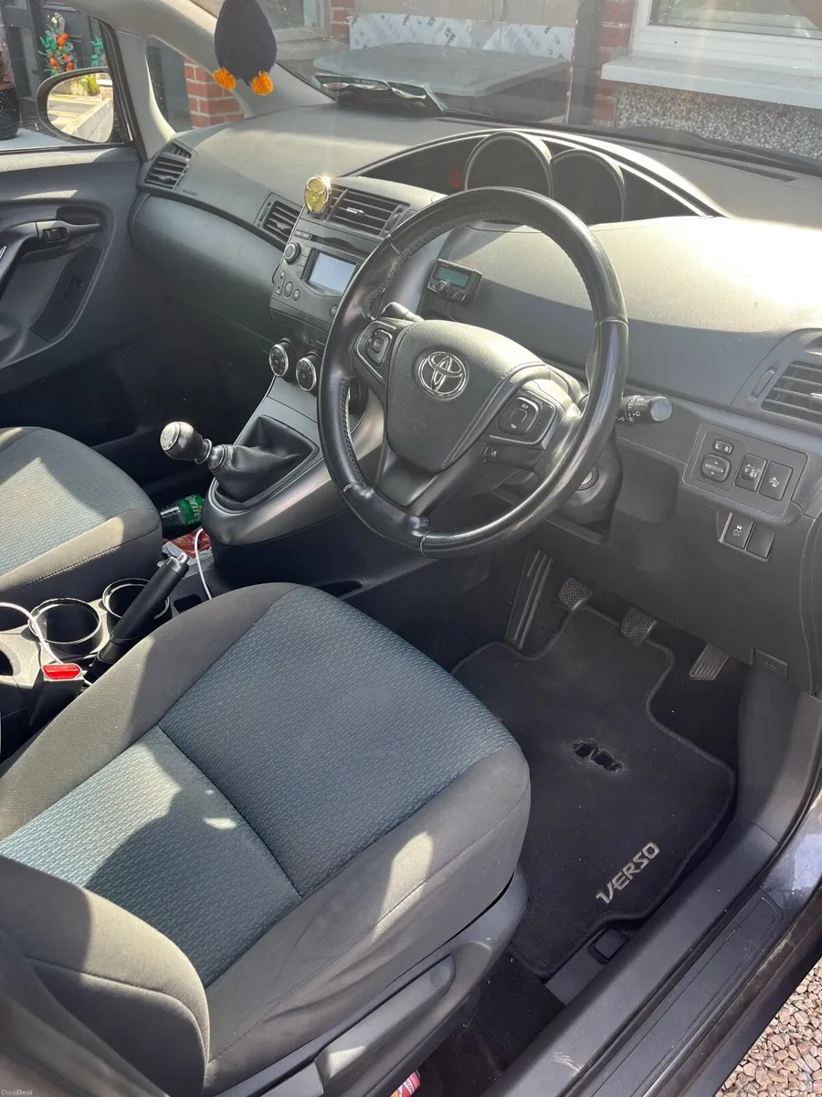 Toyota Verso 2016 106,000 km - Image 6