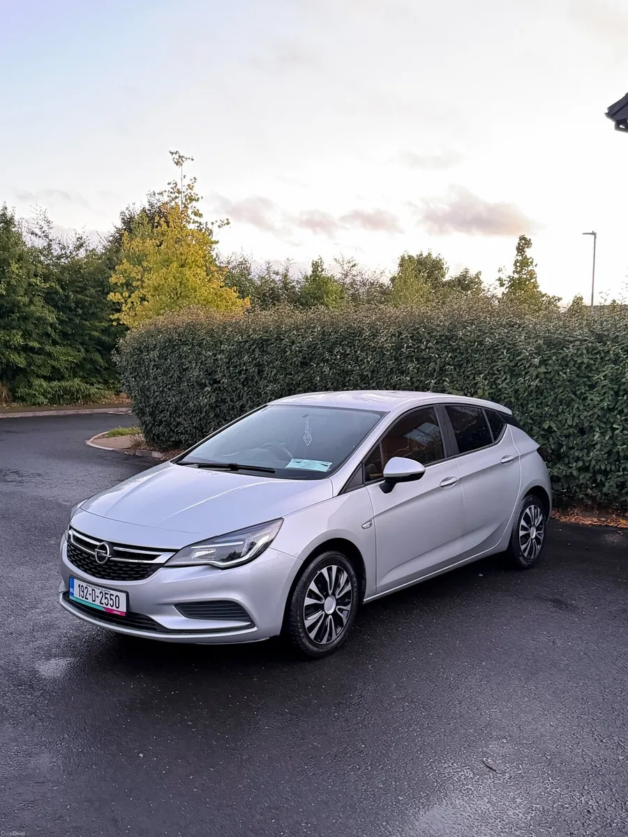 Opel Astra 1.4 Petrol Automatic - Image 3