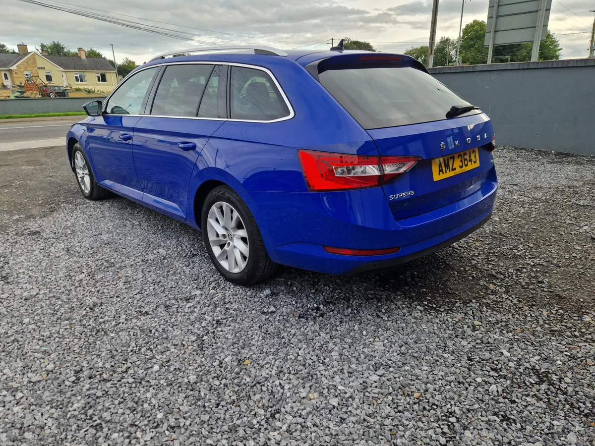 Skoda Superb 2023 - Image 4
