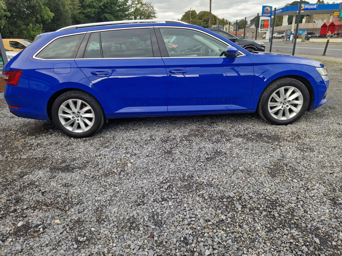 Skoda Superb 2023 - Image 5