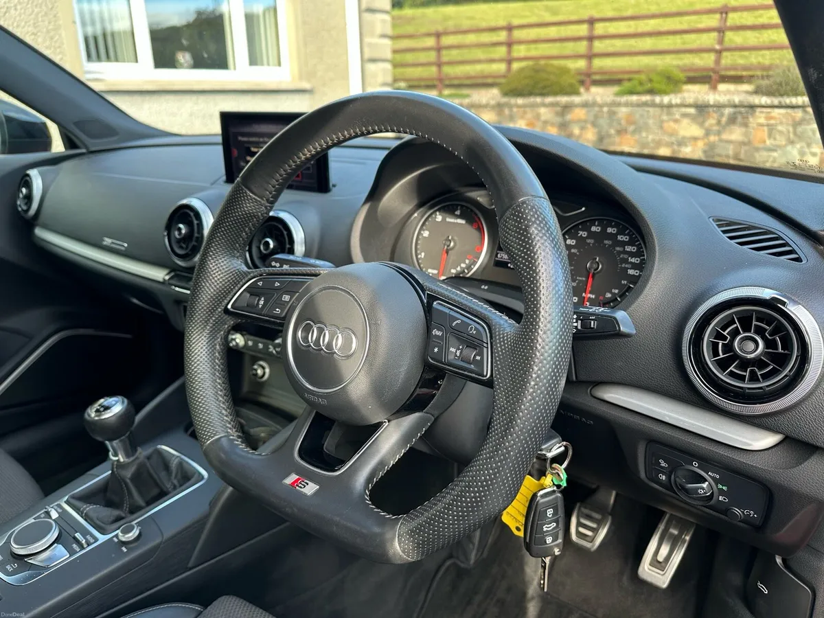 Audi A3 2019 SLine Black Edition - Image 5