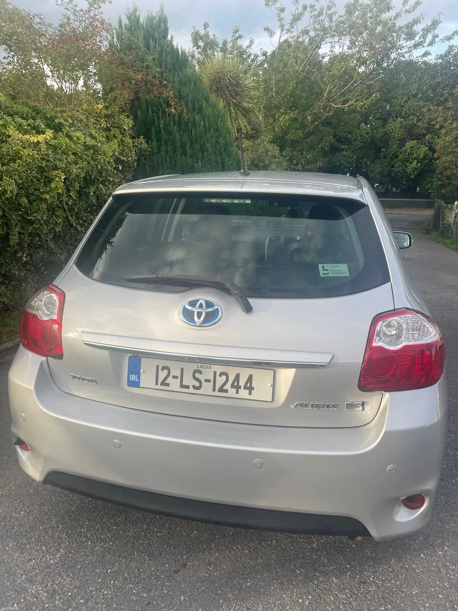 Toyota Hybrid Auris - Image 2